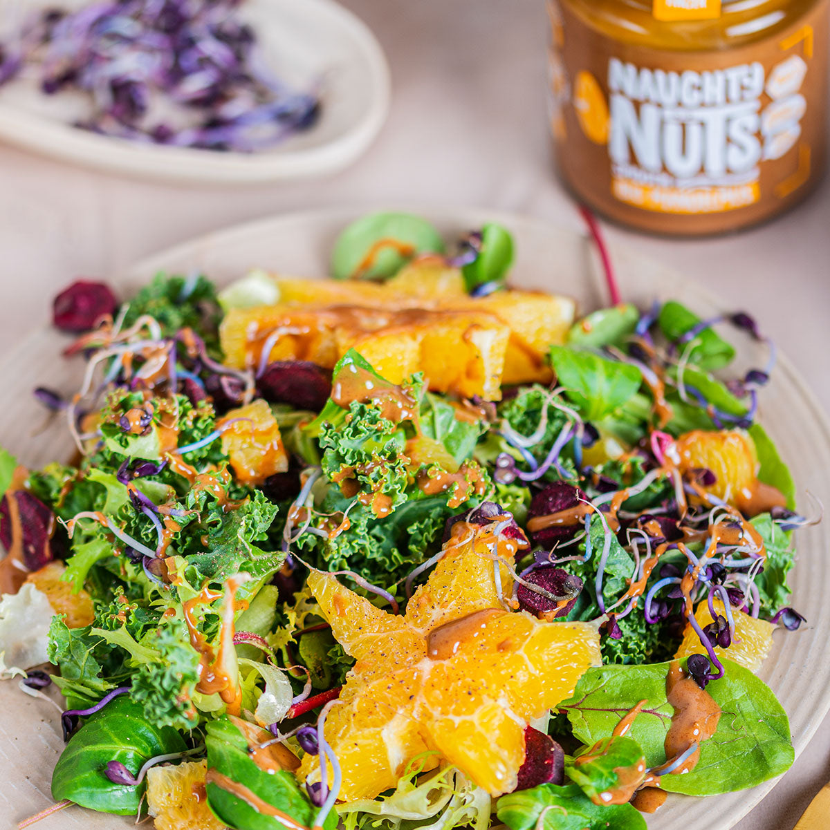 Wintersalat mit Mandelmus-Dressing