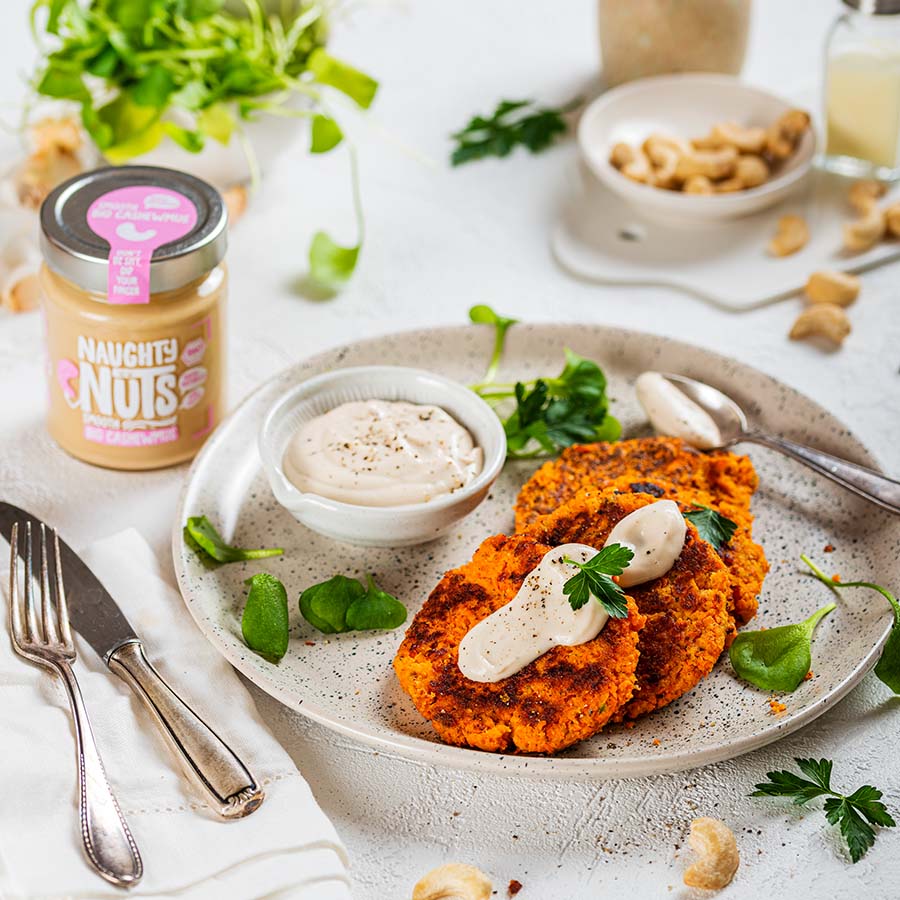 Vegane Möhrenpuffer mit Cashew Dip mit Naughty Nuts Cashewmus Smooth 