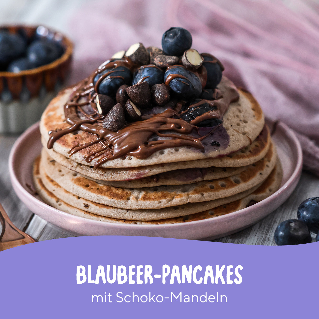 Blaubeer-Pancakes mit Schoko-Mandeln