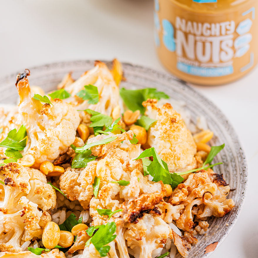 Blumenkohl-Erdnuss-Topf mit Basmati-Reis